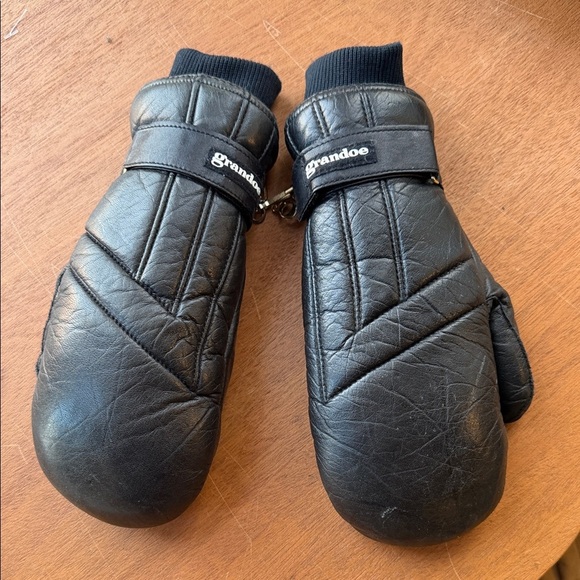 Grandoe Accessories - Grandoe Women’s Black Leather Mittens